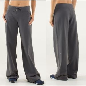 Lululemon black still pant 12